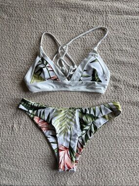 Zaful White Tropical Leaf & Coral Bikini Set